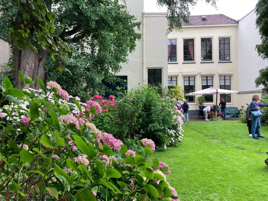Achter Clarenburg 6, Clarenburgtuin