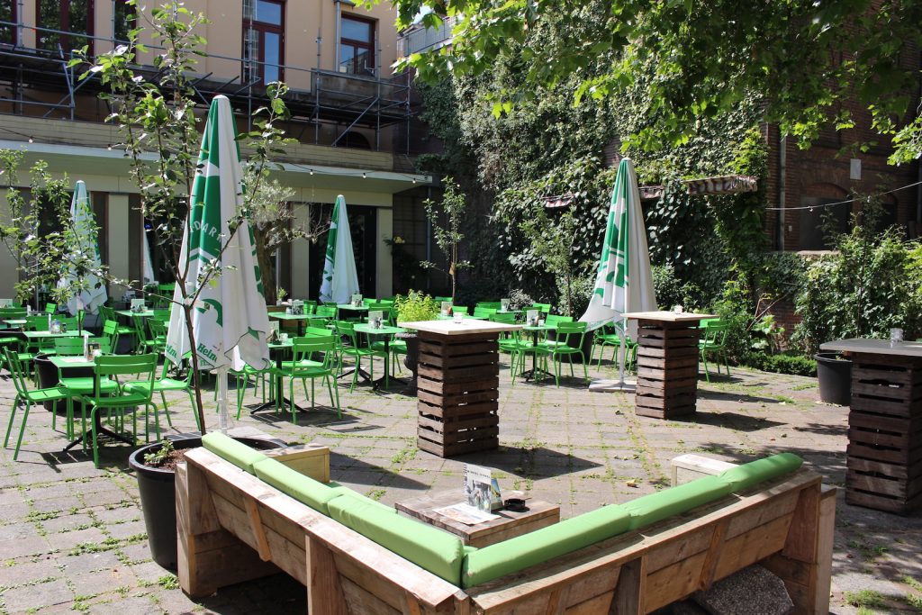 Oudegracht 158, Winkel van Sinkel