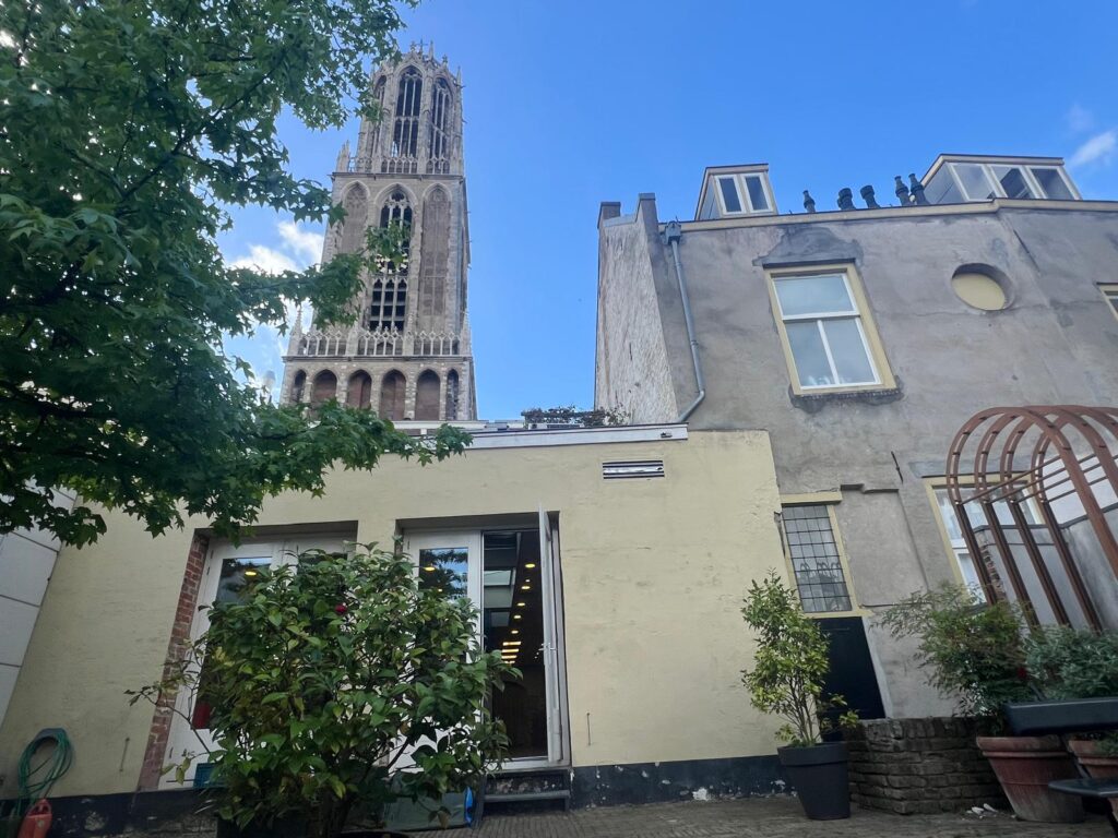 Domplein 9, binnentuin Winkel van Utrecht (VVV)