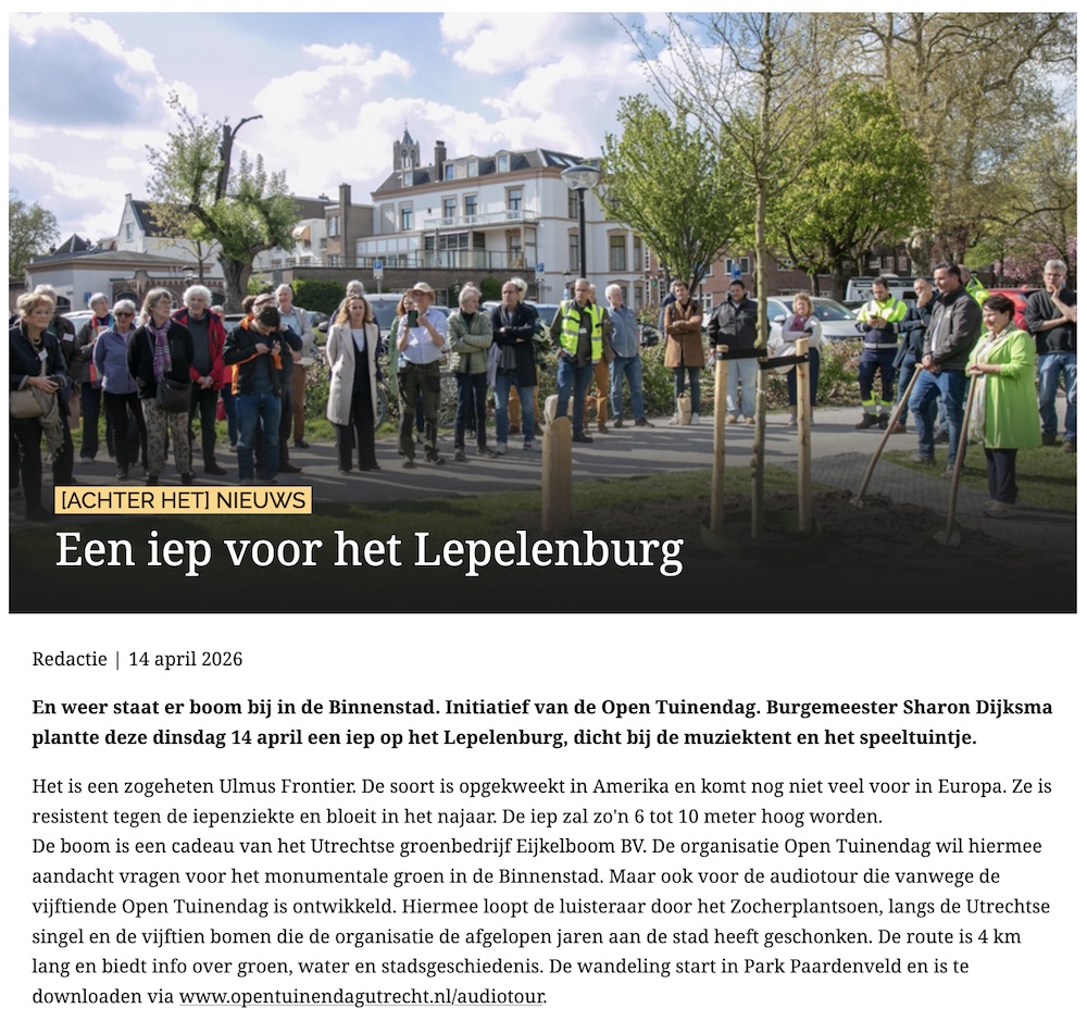 Schermafbeelding van artikel. Foto met aan de rechterkant de burgemeester met een schep in dehand en een felgeel hes. Veel belangstellenden.
